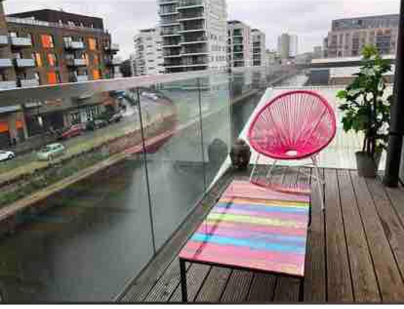 Lovely 2Br Apartment W/ City View ลอนดอน ภายนอก รูปภาพ